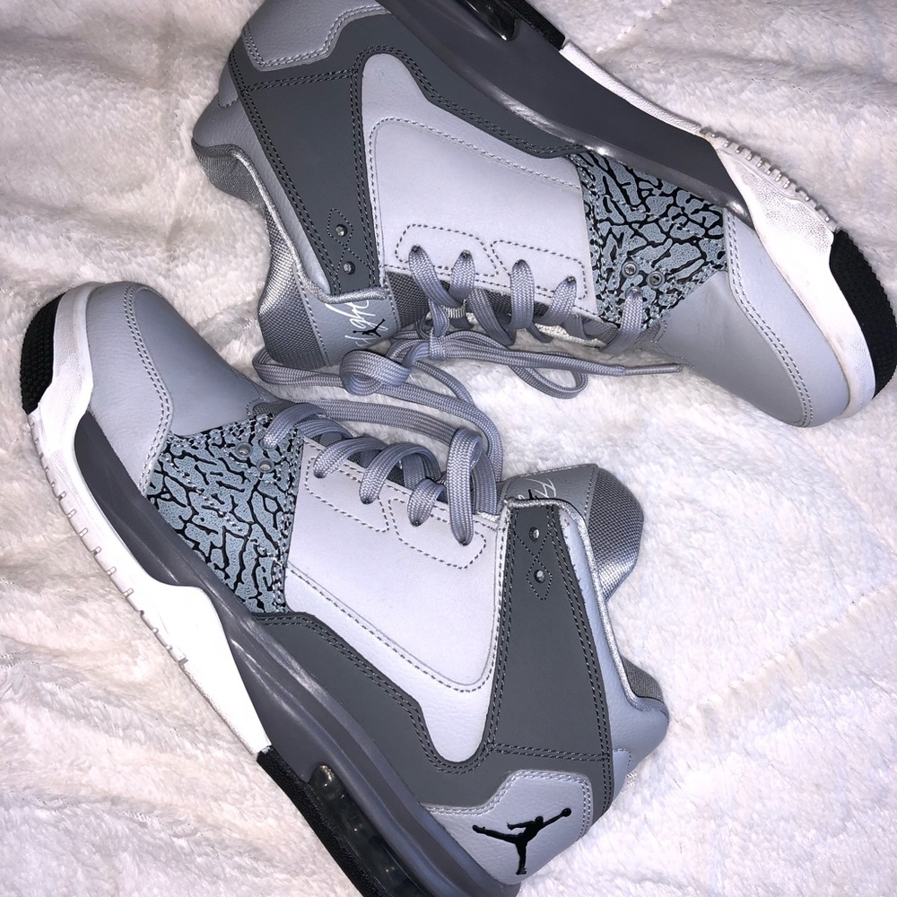 Jordan Sneakers Boys Size 7, Women’s 8.5